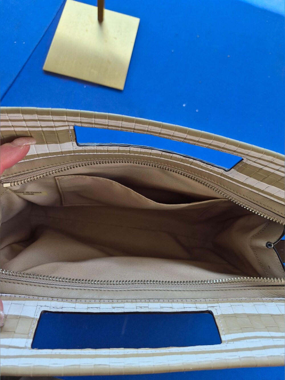 COACH 👜 BLEEKER "RILEY" 👜 Embossed Woven Leather Pocket Clutch ⭐️ Fawn/White - Picture 12 of 15